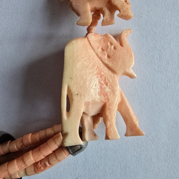 Vintage elephant necklace pink peach silver tone boho bohemian tribal - Picture 9 of 16